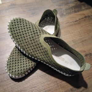 ISLE JACOBSON ARMY TULIP 139 PERFORATED SLIP ON SHOES